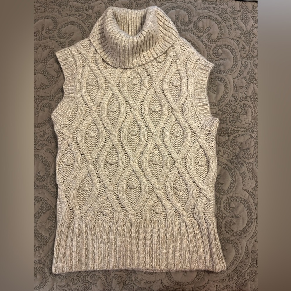 Turtleneck sweater vest